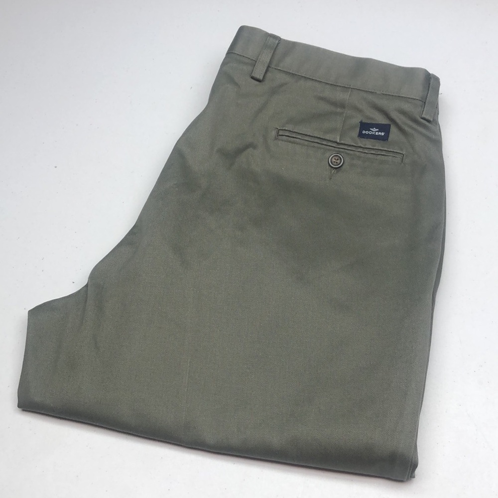LIKE NEW MENS DOCKERS OLIVE FLAT FRONT CLASSIC FIT CHINOS 38x30 ⭐️